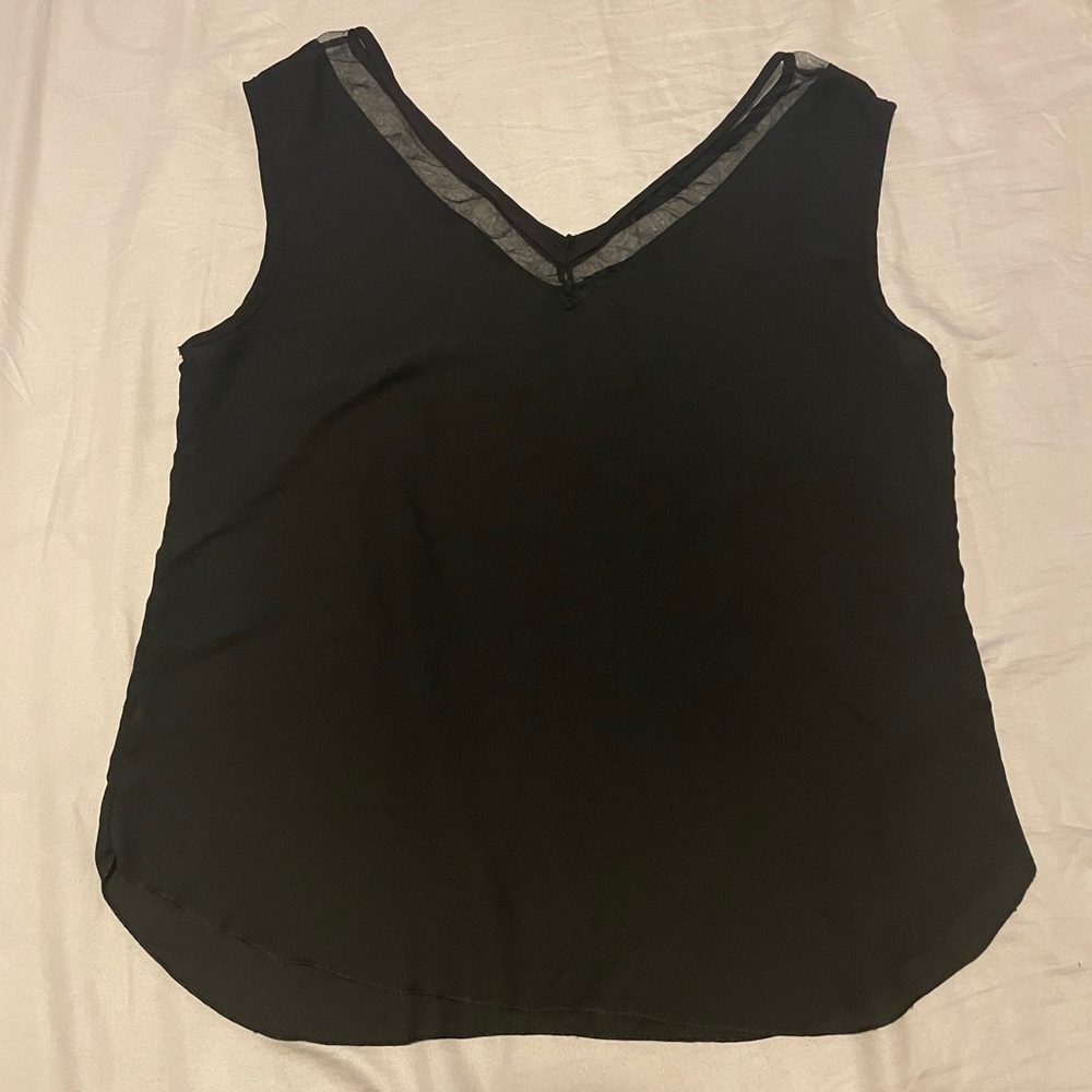 🐝 Black tank top with mesh accents